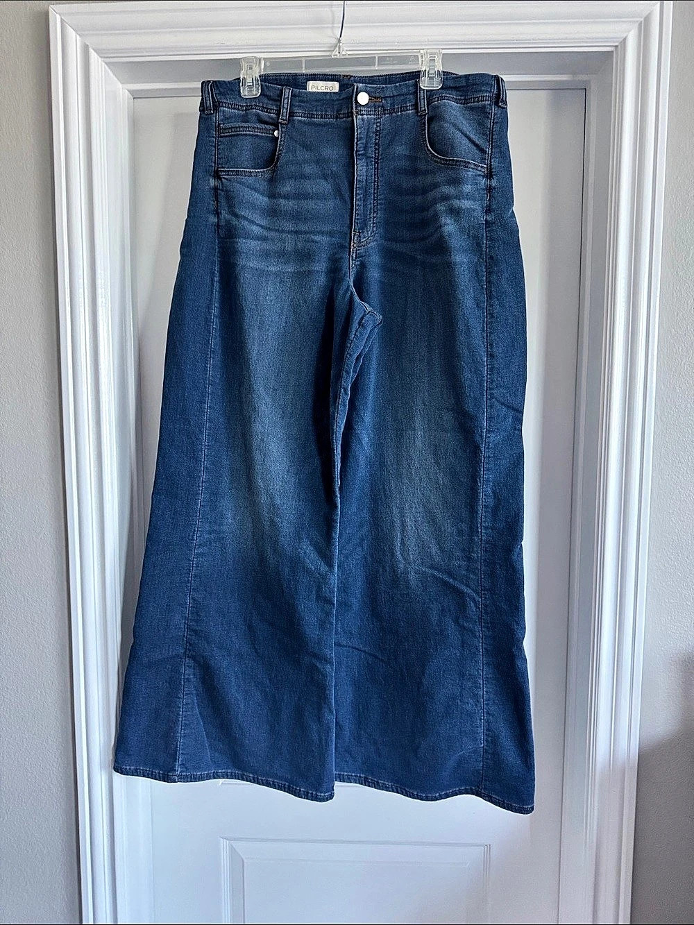Pilcro Wide Leg Jeans in Blue Waist 33T Like New